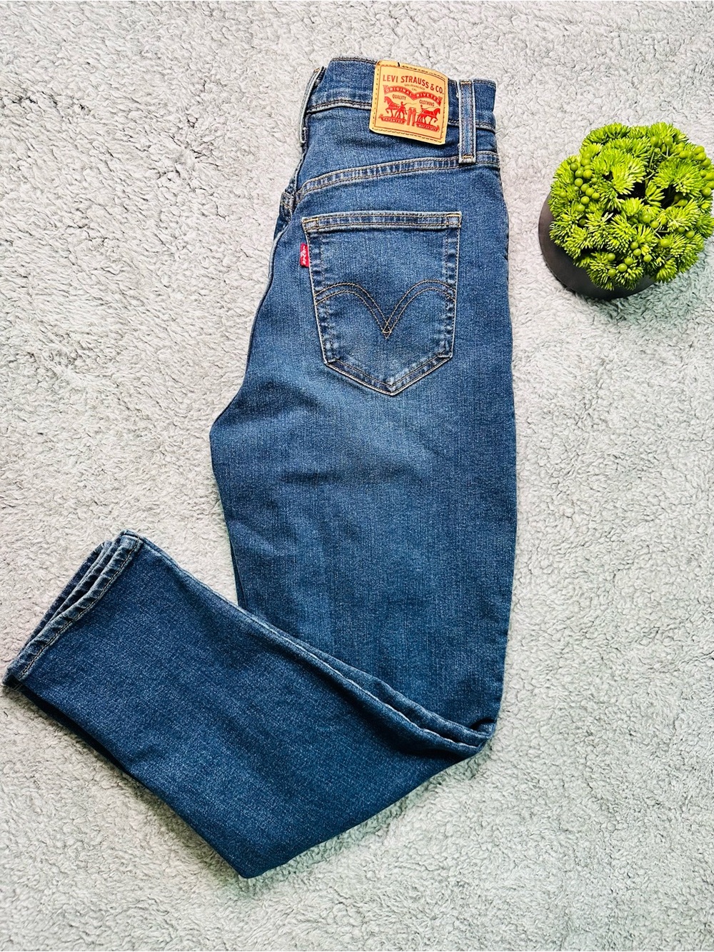 ✨👖 Levi’s Mom Jeans Ribcage Inspired High Waisted Medium Wash Vintage Denim